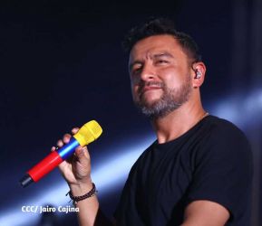 Noche de avivamiento y adoración en la vigilia de Ríos de Agua Viva