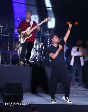 Noche de avivamiento y adoración en la vigilia de Ríos de Agua Viva