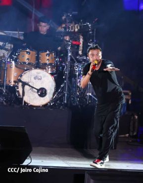 Noche de avivamiento y adoración en la vigilia de Ríos de Agua Viva