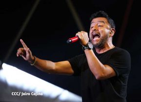 Noche de avivamiento y adoración en la vigilia de Ríos de Agua Viva