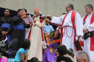 Cardenal Brenes participa en Viacrucis Penitencial