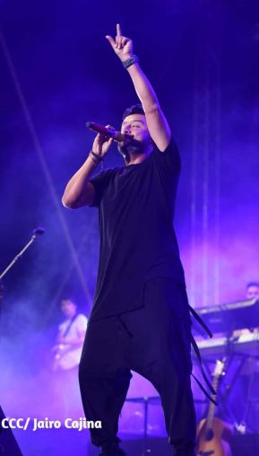 Noche de avivamiento y adoración en la vigilia de Ríos de Agua Viva