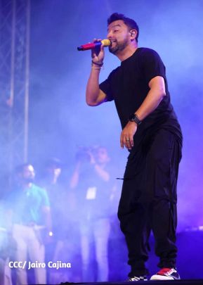 Noche de avivamiento y adoración en la vigilia de Ríos de Agua Viva