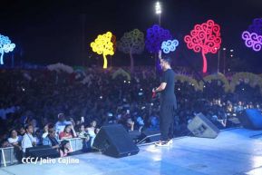 Noche de avivamiento y adoración en la vigilia de Ríos de Agua Viva