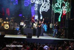 Noche de avivamiento y adoración en la vigilia de Ríos de Agua Viva