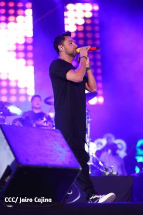 Noche de avivamiento y adoración en la vigilia de Ríos de Agua Viva