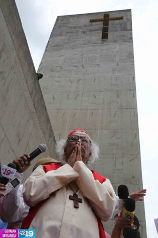 Cardenal Brenes participa en Viacrucis Penitencial