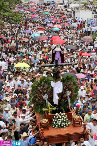 Cardenal Brenes participa en Viacrucis Penitencial