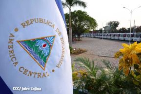 Presidente Daniel Ortega y Compañera Rosario Murillo entregan buses rusos a transportistas