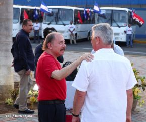 Presidente Daniel Ortega y Compañera Rosario Murillo entregan buses rusos a transportistas