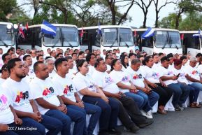 Presidente Daniel Ortega y Compañera Rosario Murillo entregan buses rusos a transportistas