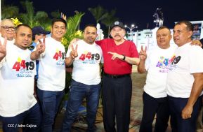 Presidente Daniel Ortega y Compañera Rosario Murillo entregan buses rusos a transportistas