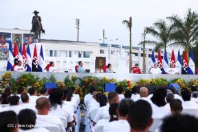 Presidente Daniel Ortega y Compañera Rosario Murillo entregan buses rusos a transportistas
