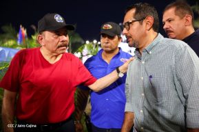 Presidente Daniel Ortega y Compañera Rosario Murillo entregan buses rusos a transportistas