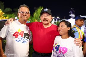 Presidente Daniel Ortega y Compañera Rosario Murillo entregan buses rusos a transportistas