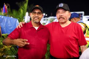 Presidente Daniel Ortega y Compañera Rosario Murillo entregan buses rusos a transportistas