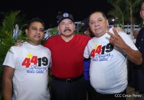 Presidente Daniel Ortega y Compañera Rosario Murillo entregan buses rusos a transportistas