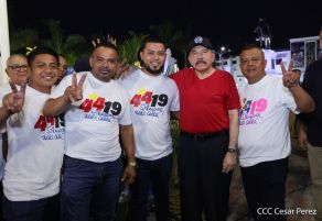 Presidente Daniel Ortega y Compañera Rosario Murillo entregan buses rusos a transportistas