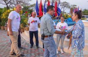 Presidente Daniel Ortega y Compañera Rosario Murillo entregan buses rusos a transportistas