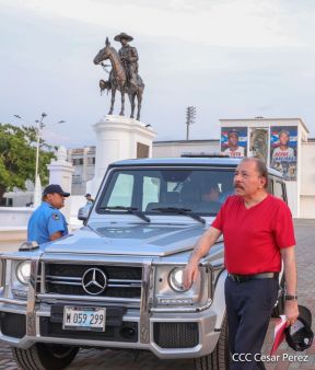 Presidente Daniel Ortega y Compañera Rosario Murillo entregan buses rusos a transportistas