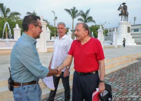 Presidente Daniel Ortega y Compañera Rosario Murillo entregan buses rusos a transportistas