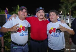 Presidente Daniel Ortega y Compañera Rosario Murillo entregan buses rusos a transportistas