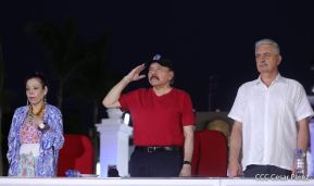 Presidente Daniel Ortega y Compañera Rosario Murillo entregan buses rusos a transportistas