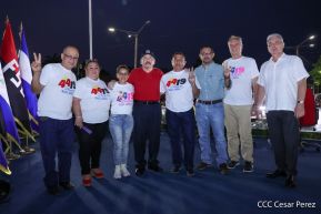 Presidente Daniel Ortega y Compañera Rosario Murillo entregan buses rusos a transportistas