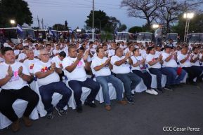 Presidente Daniel Ortega y Compañera Rosario Murillo entregan buses rusos a transportistas