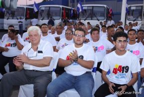 Presidente Daniel Ortega y Compañera Rosario Murillo entregan buses rusos a transportistas