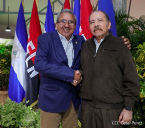 Comandante Daniel Ortega y Compañera Rosario se reúnen con el Presidente del PARLACEN