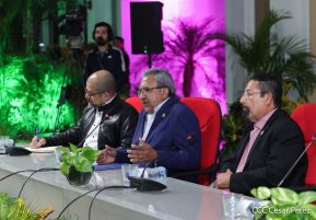 Comandante Daniel Ortega y Compañera Rosario se reúnen con el Presidente del PARLACEN