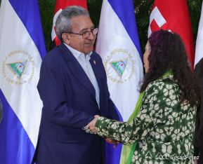 Comandante Daniel Ortega y Compañera Rosario se reúnen con el Presidente del PARLACEN