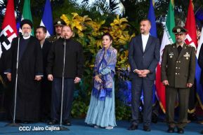 Presidente Daniel Ortega y Vicepresidenta Rosario Murillo en encuentro con el Presidente de Irán