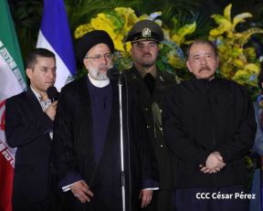 Presidente Daniel Ortega y Vicepresidenta Rosario Murillo en encuentro con el Presidente de Irán