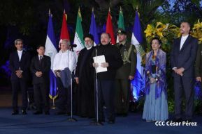 Presidente Daniel Ortega y Vicepresidenta Rosario Murillo en encuentro con el Presidente de Irán