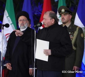 Presidente Daniel Ortega y Vicepresidenta Rosario Murillo en encuentro con el Presidente de Irán