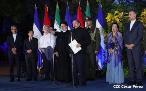 Presidente Daniel Ortega y Vicepresidenta Rosario Murillo en encuentro con el Presidente de Irán