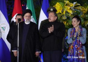 Presidente Daniel Ortega y Vicepresidenta Rosario Murillo en encuentro con el Presidente de Irán