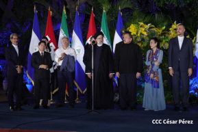 Presidente Daniel Ortega y Vicepresidenta Rosario Murillo en encuentro con el Presidente de Irán