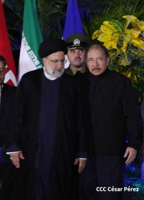 Presidente Daniel Ortega y Vicepresidenta Rosario Murillo en encuentro con el Presidente de Irán