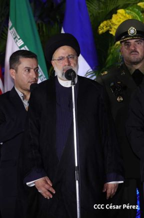 Presidente Daniel Ortega y Vicepresidenta Rosario Murillo en encuentro con el Presidente de Irán