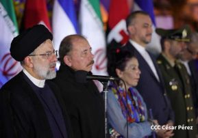 Presidente Daniel Ortega y Vicepresidenta Rosario Murillo en encuentro con el Presidente de Irán