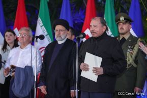 Presidente Daniel Ortega y Vicepresidenta Rosario Murillo en encuentro con el Presidente de Irán