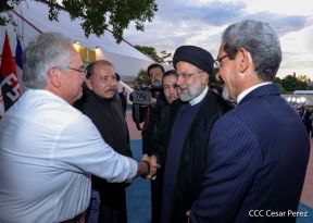 Presidente Daniel Ortega y Vicepresidenta Rosario Murillo en encuentro con el Presidente de Irán