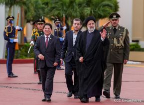 Presidente Daniel Ortega y Vicepresidenta Rosario Murillo en encuentro con el Presidente de Irán