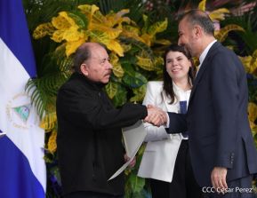 Presidente Daniel Ortega y Vicepresidenta Rosario Murillo en encuentro con el Presidente de Irán