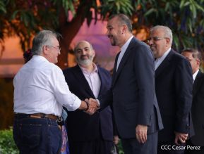 Presidente Daniel Ortega y Vicepresidenta Rosario Murillo en encuentro con el Presidente de Irán