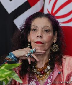 Presidente Daniel Ortega y Vicepresidenta Rosario Murillo en Acto de Clausura de la Visita del Presidente de Irán