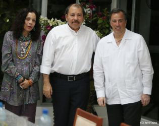 Presidente Daniel y Compañera Rosario sostienen encuentro con Canciller de México